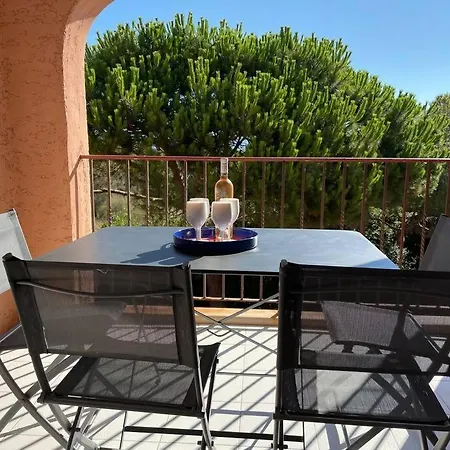 T3 Vue Les Pieds Dans L'eau, Piscine, Clim Hyères