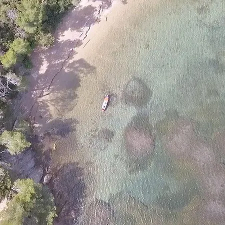 T3 Vue Les Pieds Dans L'eau, Piscine, Clim * Hyères