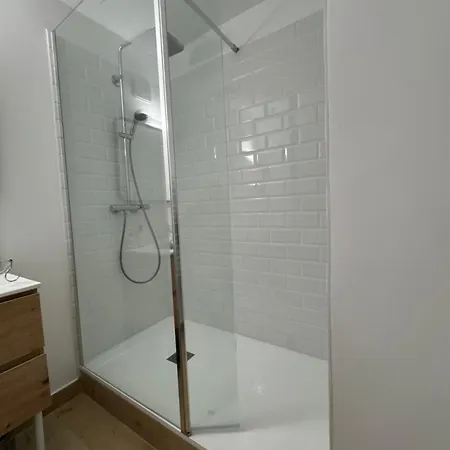 T3 Vue Les Pieds Dans L'eau, Piscine, Clim Apartment Hyeres